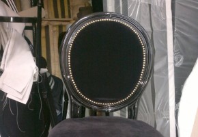 כסא בר מרופד עם מסמר קישוט זהב ו שחור,חריטה ב עץ,עץ בוק דגם לואיג'י