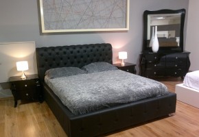 מיטה זוגית מרופדת + ראש מיטה מעוצב דגם צ’סטרפילד.