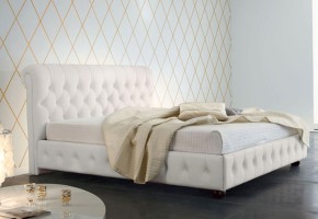 מיטה זוגית מרופדת בעיצוב עדכני וחדשני  ראש מיטה מעוצב דגם צ’סטרפילד