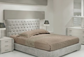 מיטה זוגי מרופדת בעיצוב עדכני וחדשני, בעלת ראש מיטה מרופד קפיטונאז’ 