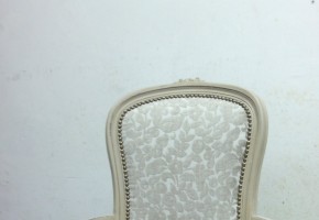 כורסא מרופדת עם ידיות דגם בריזה